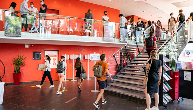 étudiants sur le campus de Nice